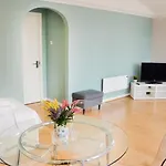Oyo Home 140 Meridian Place
