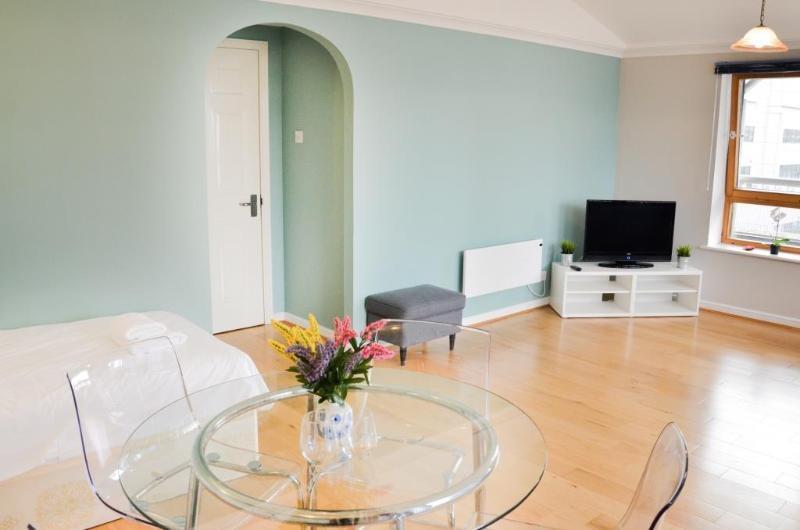 Hotel Oyo 140 Meridian Place Londra